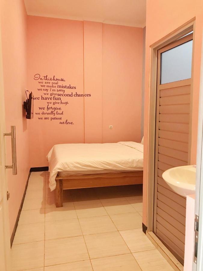 Roomz Budget Residence Semarang Ngoại thất bức ảnh