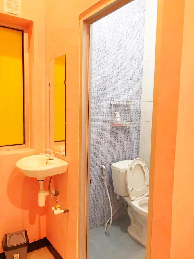 Roomz Budget Residence Semarang Ngoại thất bức ảnh